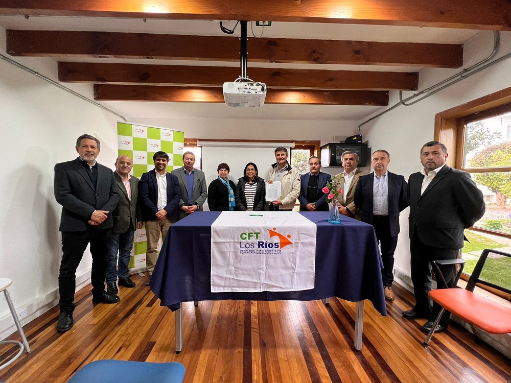 Inédito convenio firmado en La Unión articulará a todos los CFTs de Chile para facilitar la movilidad de sus estudiantes